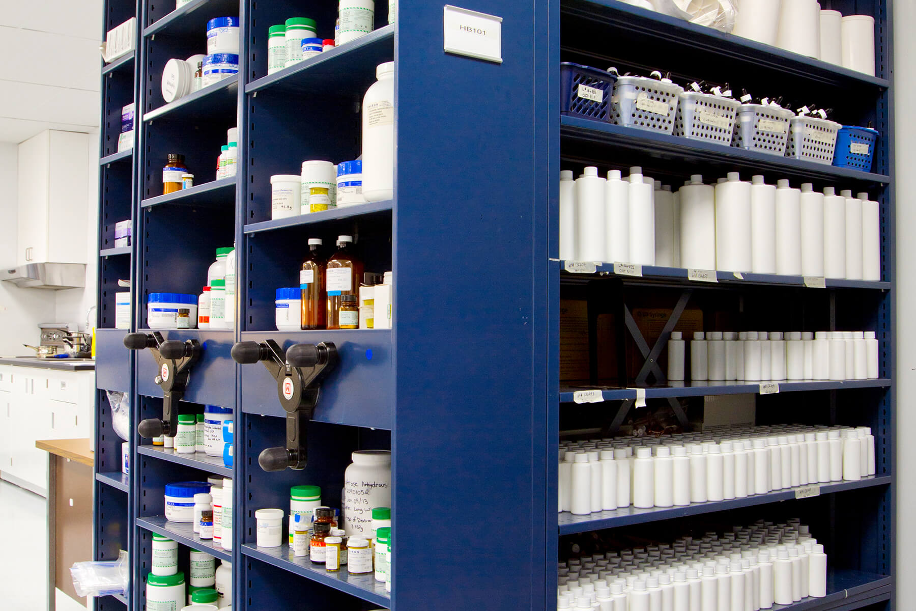 Sistema de almacenamiento para la farmacia veterinaria.