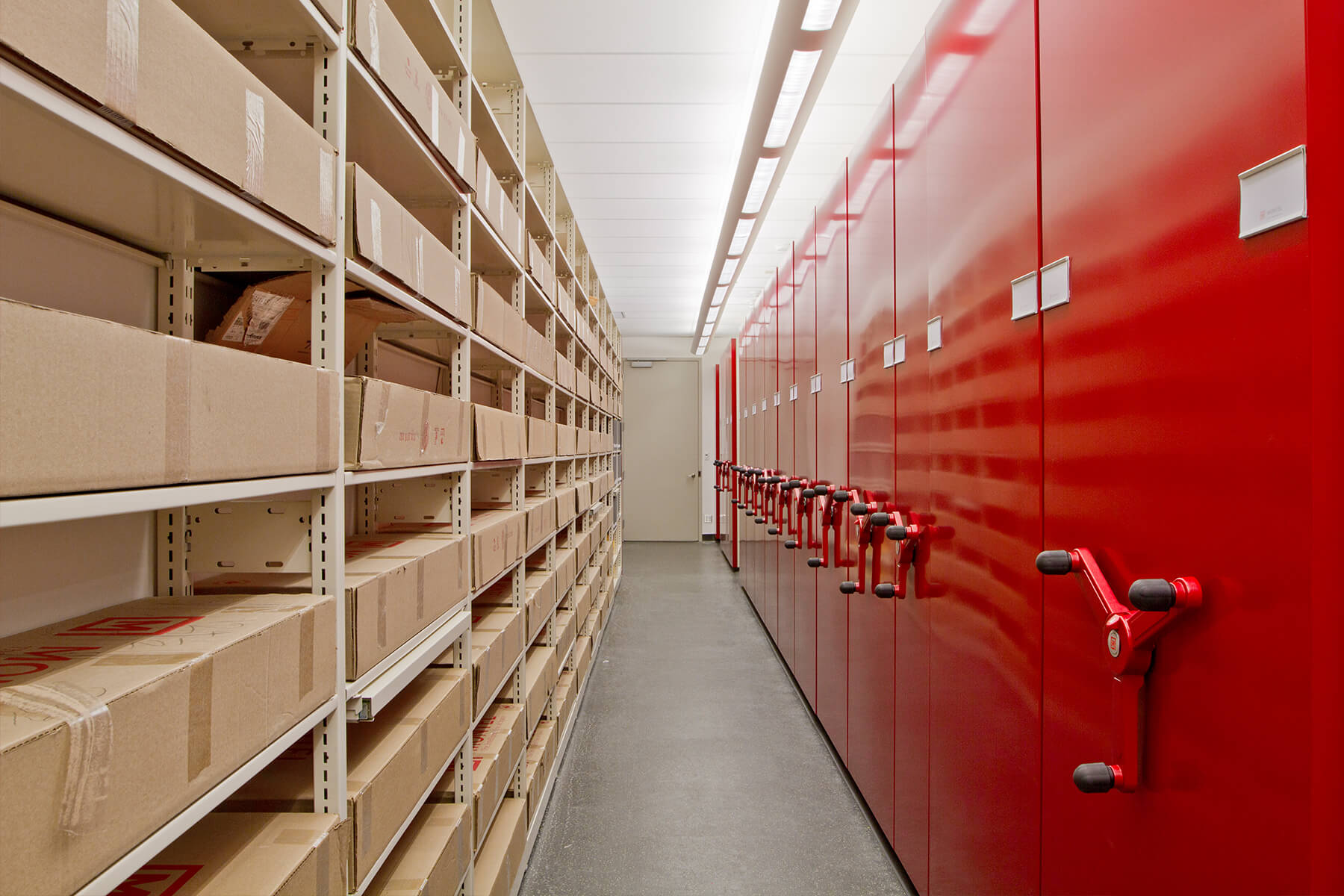 Système de rangement pour la bibliothèque du Centennial College.